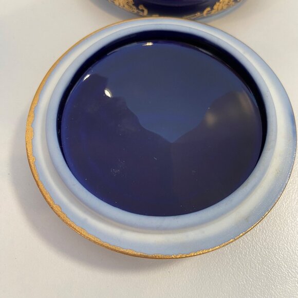 Vintage Limoges Round Porcelain Jewelry Box With Romantic Scene & Gold Detailing - Picture 12 of 16